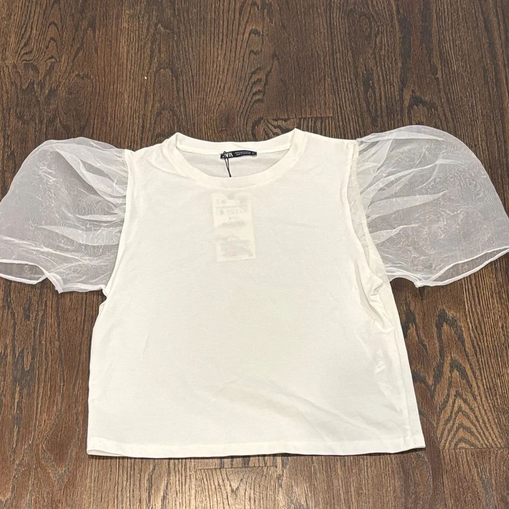 NWT Zara Women’s White Blouse with Sheer Puff Sleeves Size Small